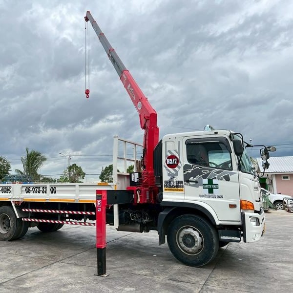 เช่ารถเฮี๊ยบ 5 ตัน 10 ล้อ กำลังทำงาน ให้เช่า สมุทรปราการ เช่ารถเฮี๊ยบ ส