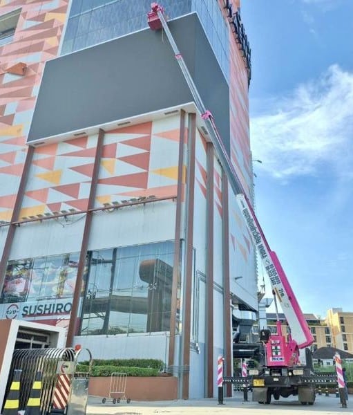 เช่ารถกระเช้า Skymaster 27 เมตร ติดตั้งจอ LED กรุงเทพ